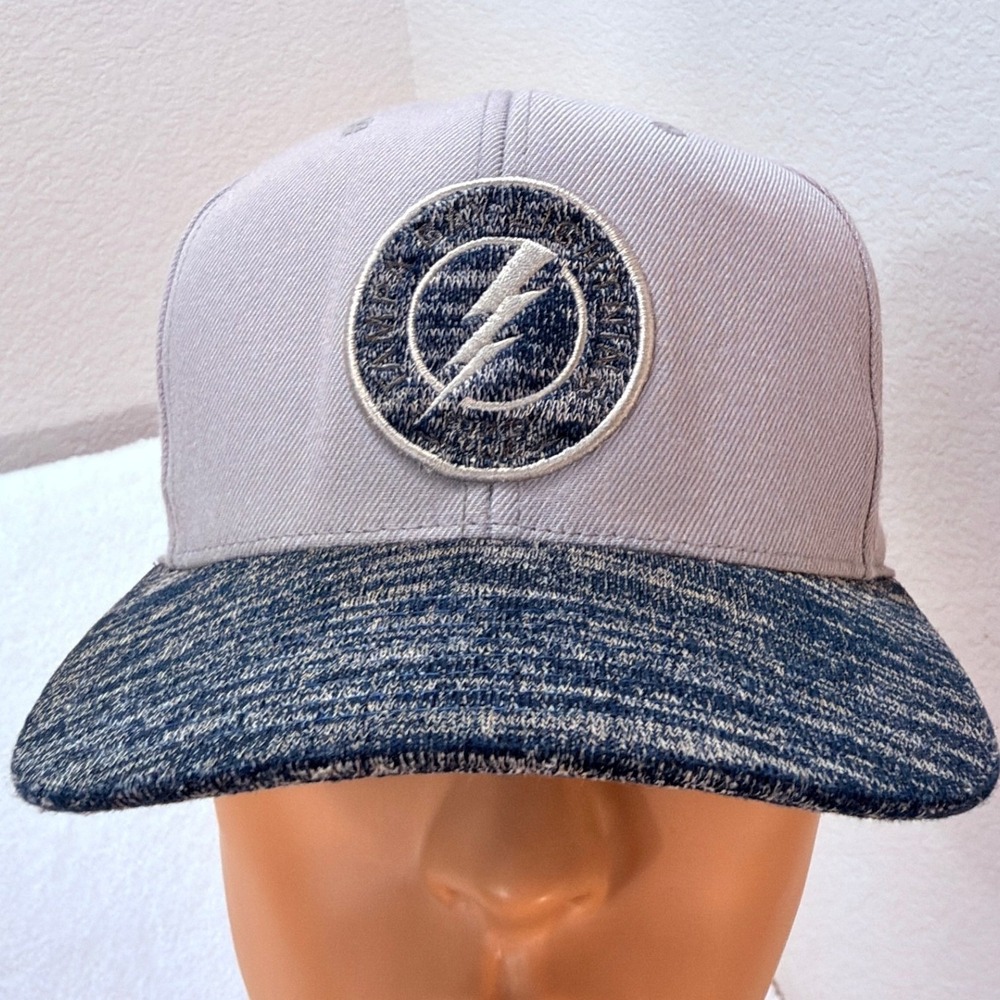 Mitchell & Ness Tampa Bay Lightning Hat Mens OSFM Gray Blue NHL Snapback Hockey